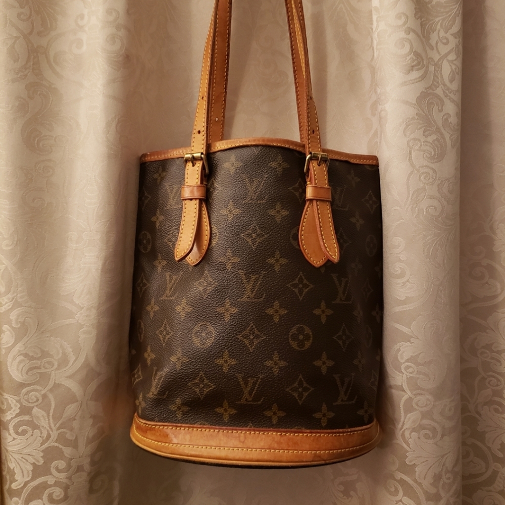Louis Vuitton AUTHENTIC petite bucket pm 100%